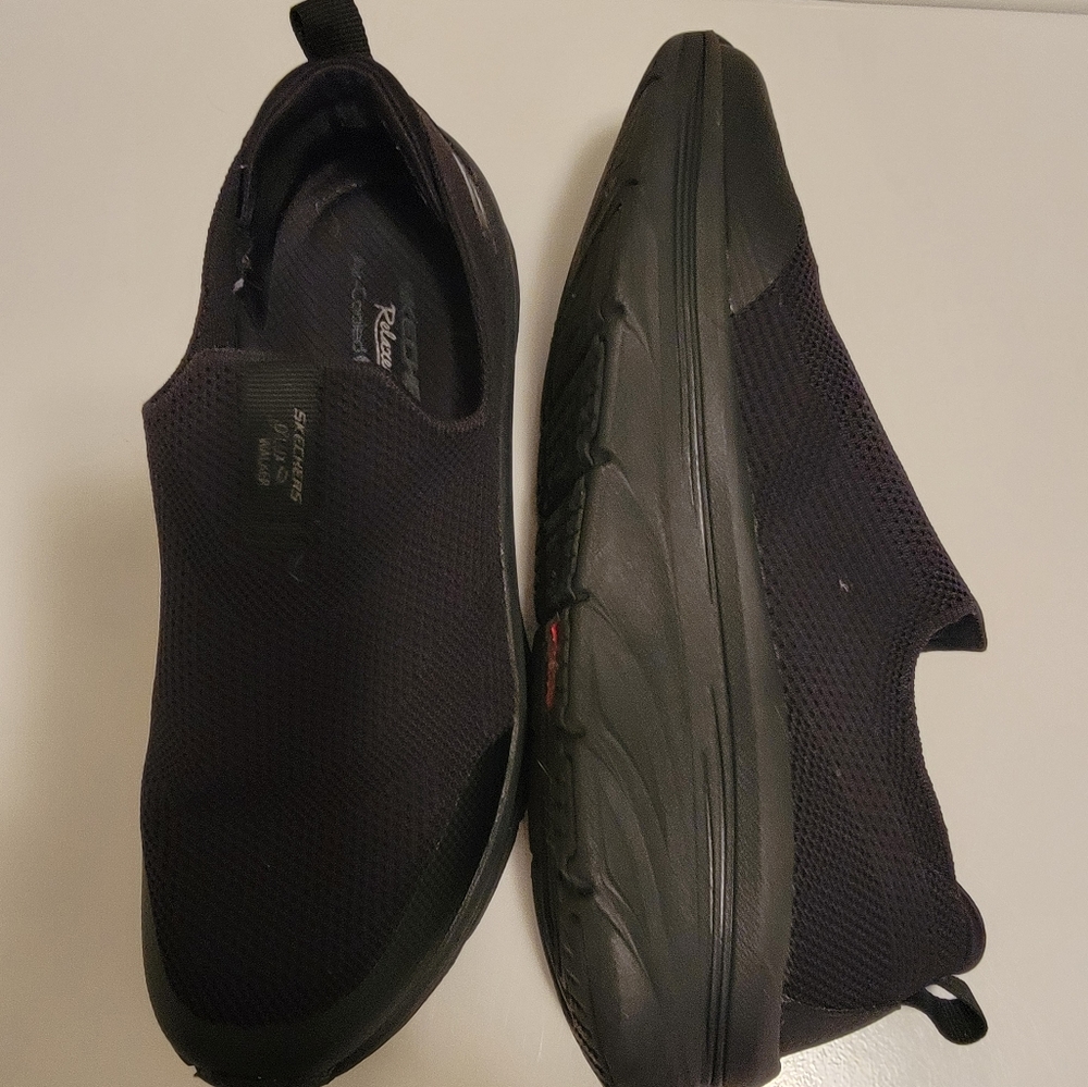 Sketchers no tie slip on athleti shoe
